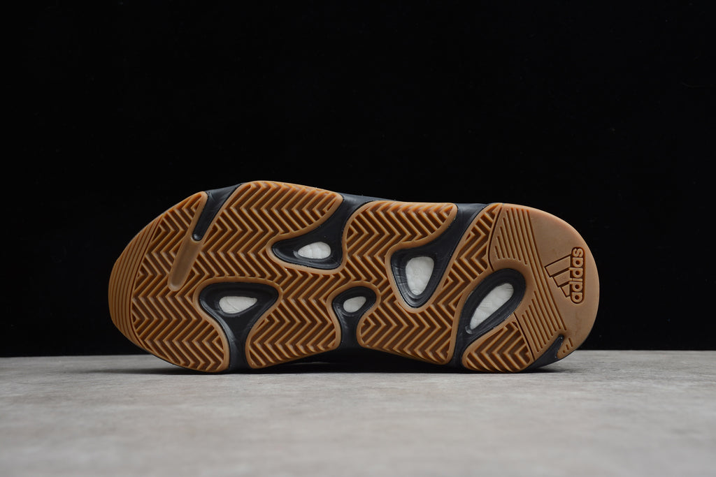 Adidas Yeezy 700 – Gris Oscuro