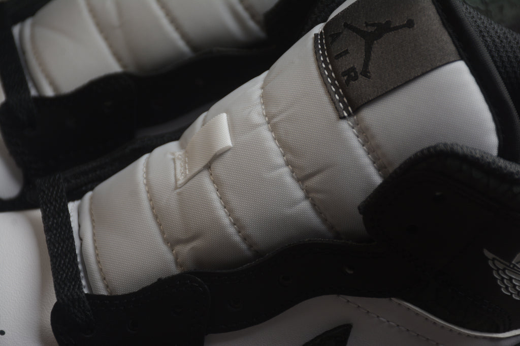 Air Jordan 1 Mid – Negro / Blanco