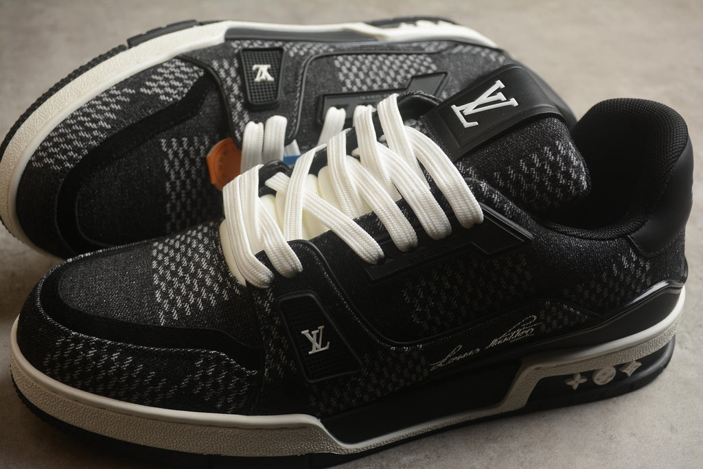 Louis Vuitton Trainer Low – Negro / Blanco