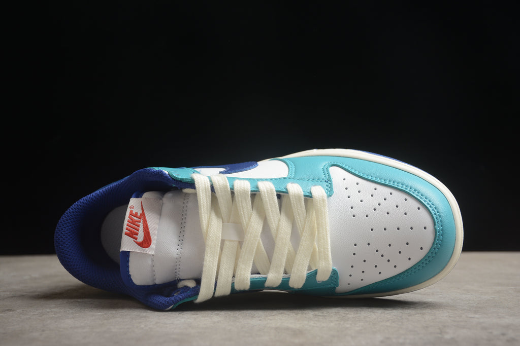 Dunk SB – Azul / Blanco Oscuro