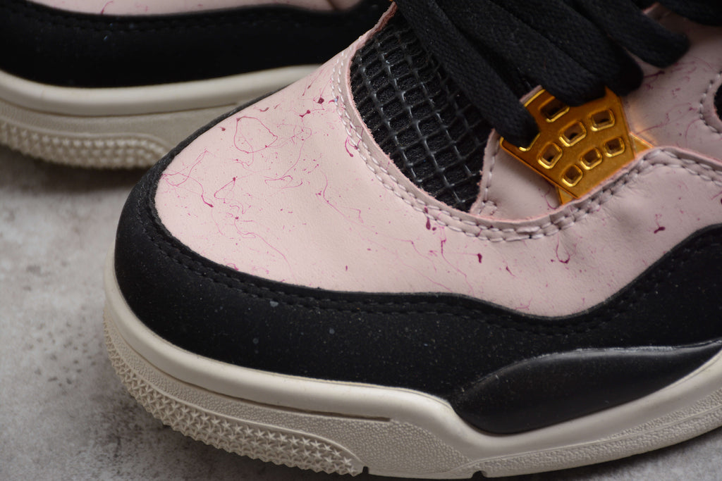 Air Jordan 4 – Rosa / Negro / Dorado
