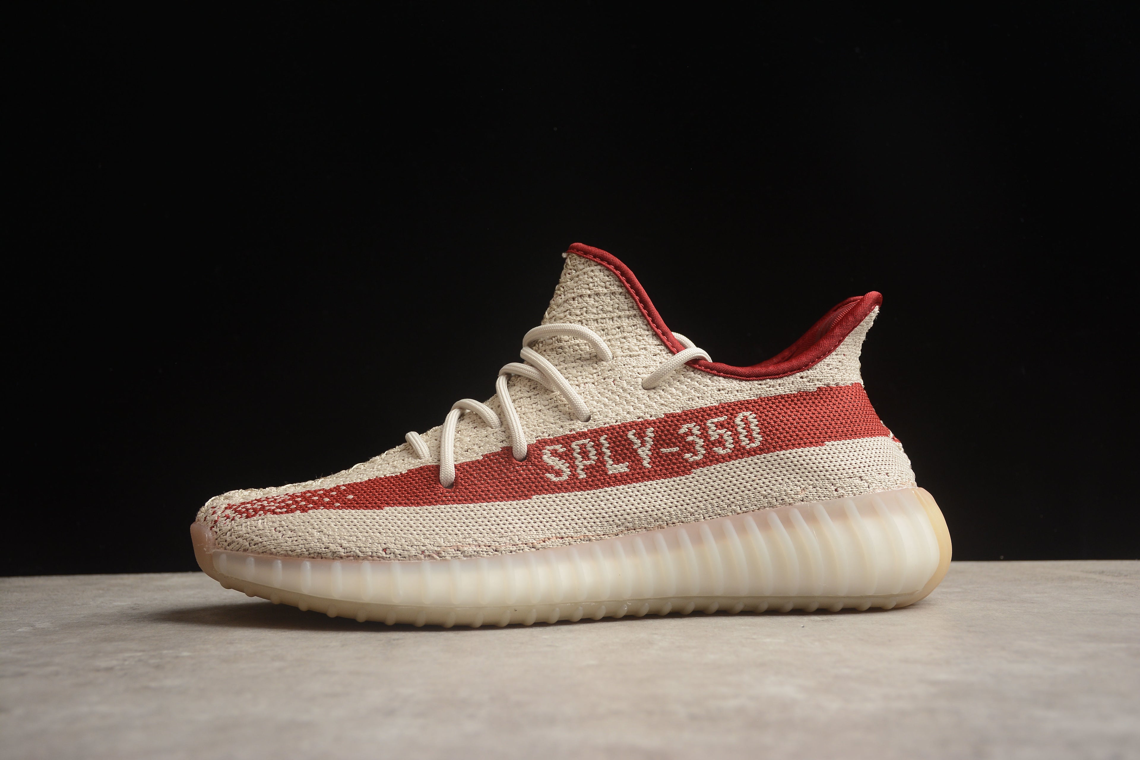 Adidas Yeezy 350 – Beige / Rojo