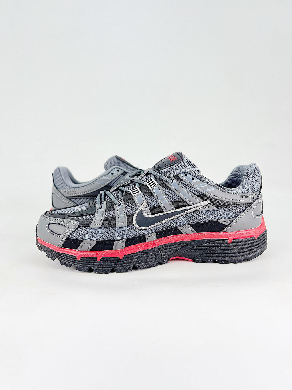 P-6000 – Gris / Negro / Rojo