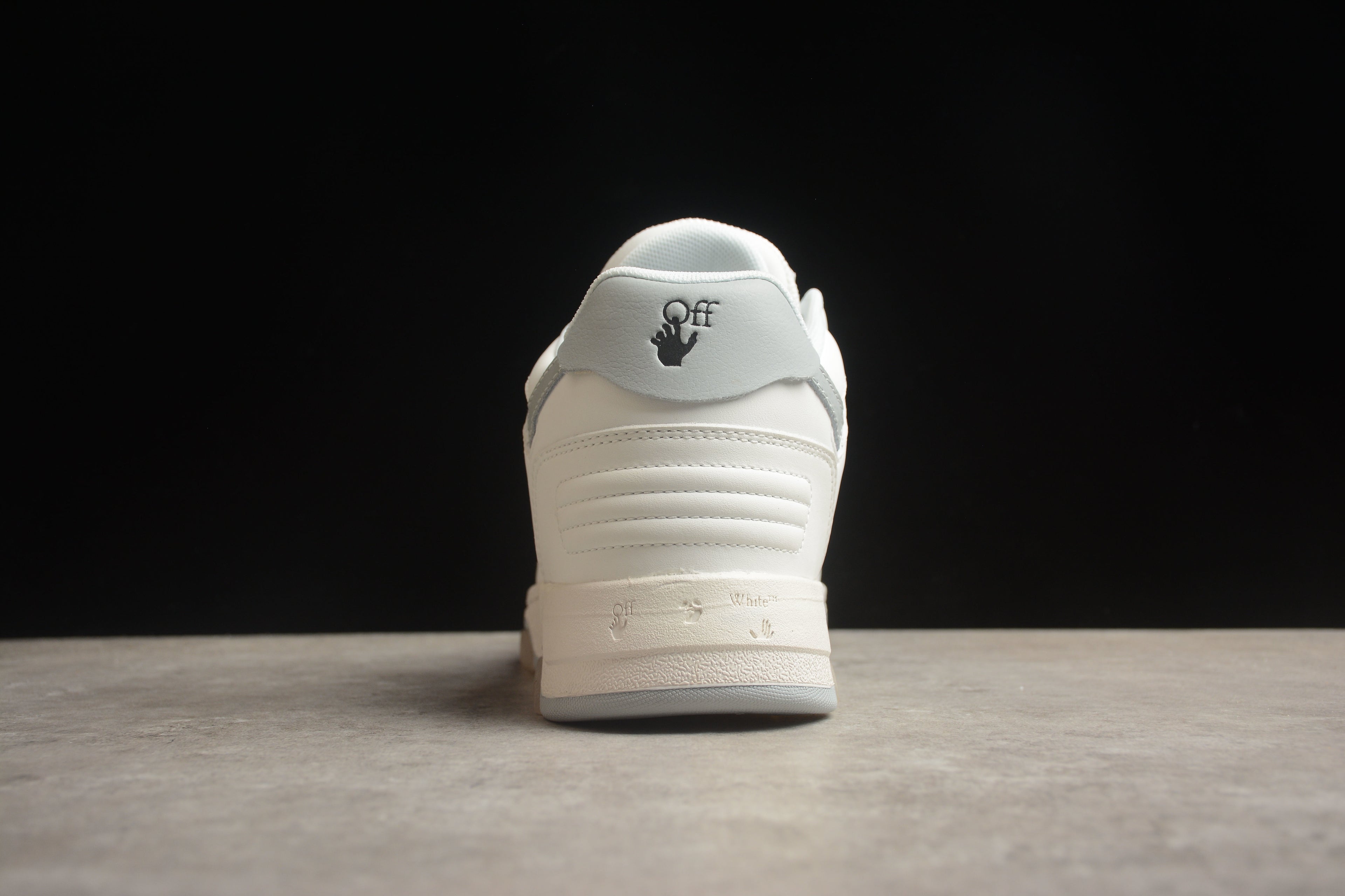 Off-White – Blanco / Gris
