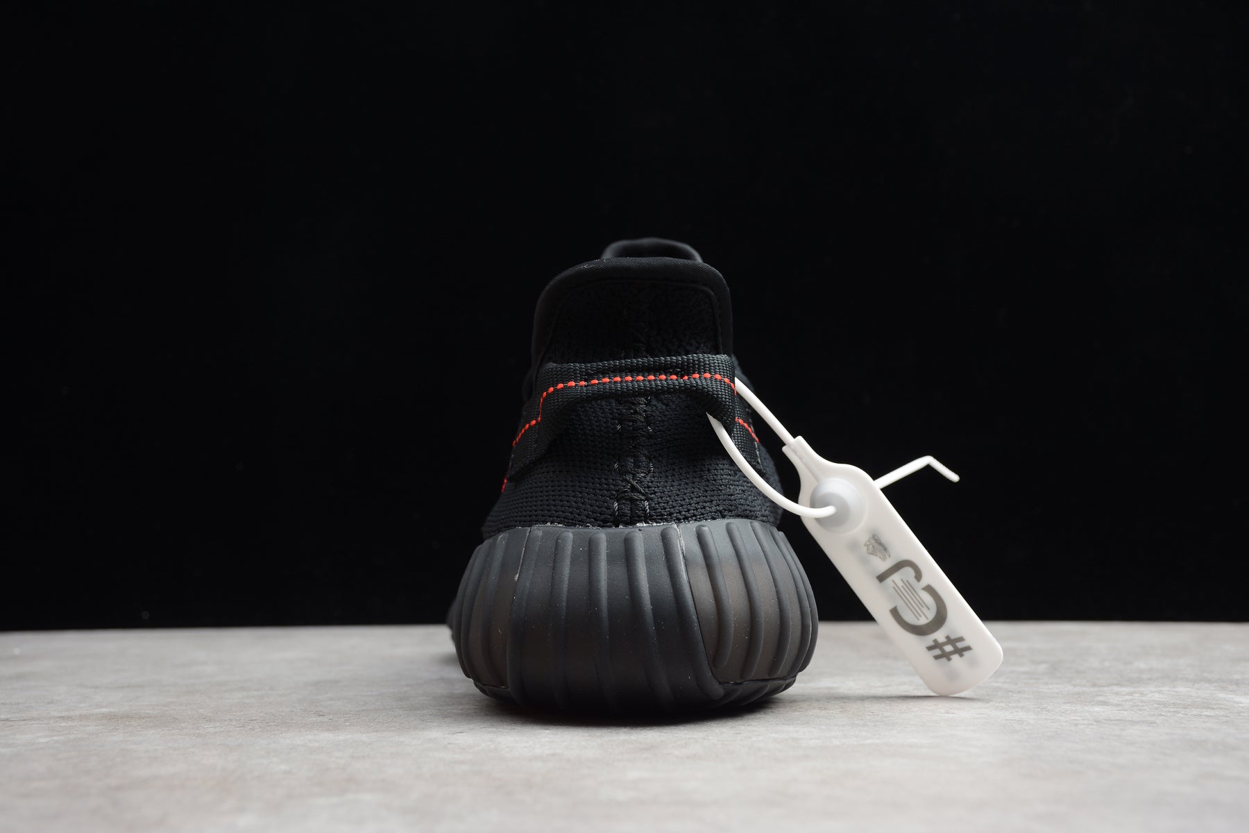 Adidas Yeezy 350 – Negro / Rojo