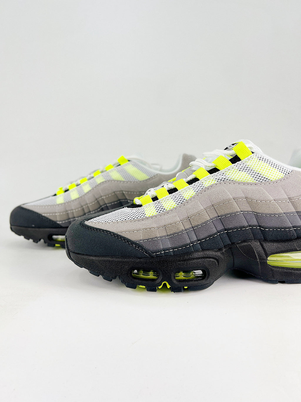 Air Max 95 – Negro / Gris / Amarillo