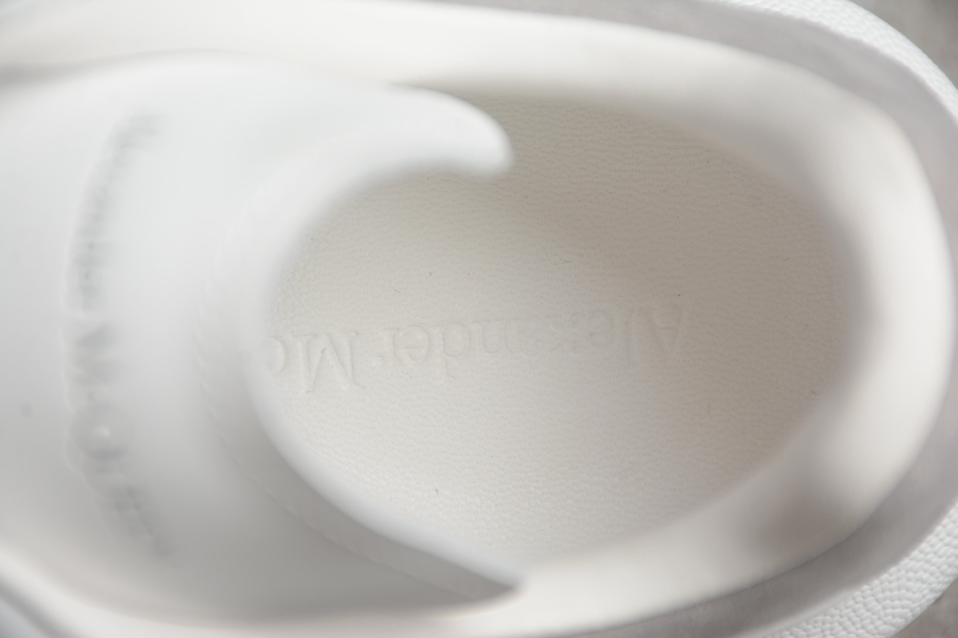 Alexander McQueen – Blanco / Gris