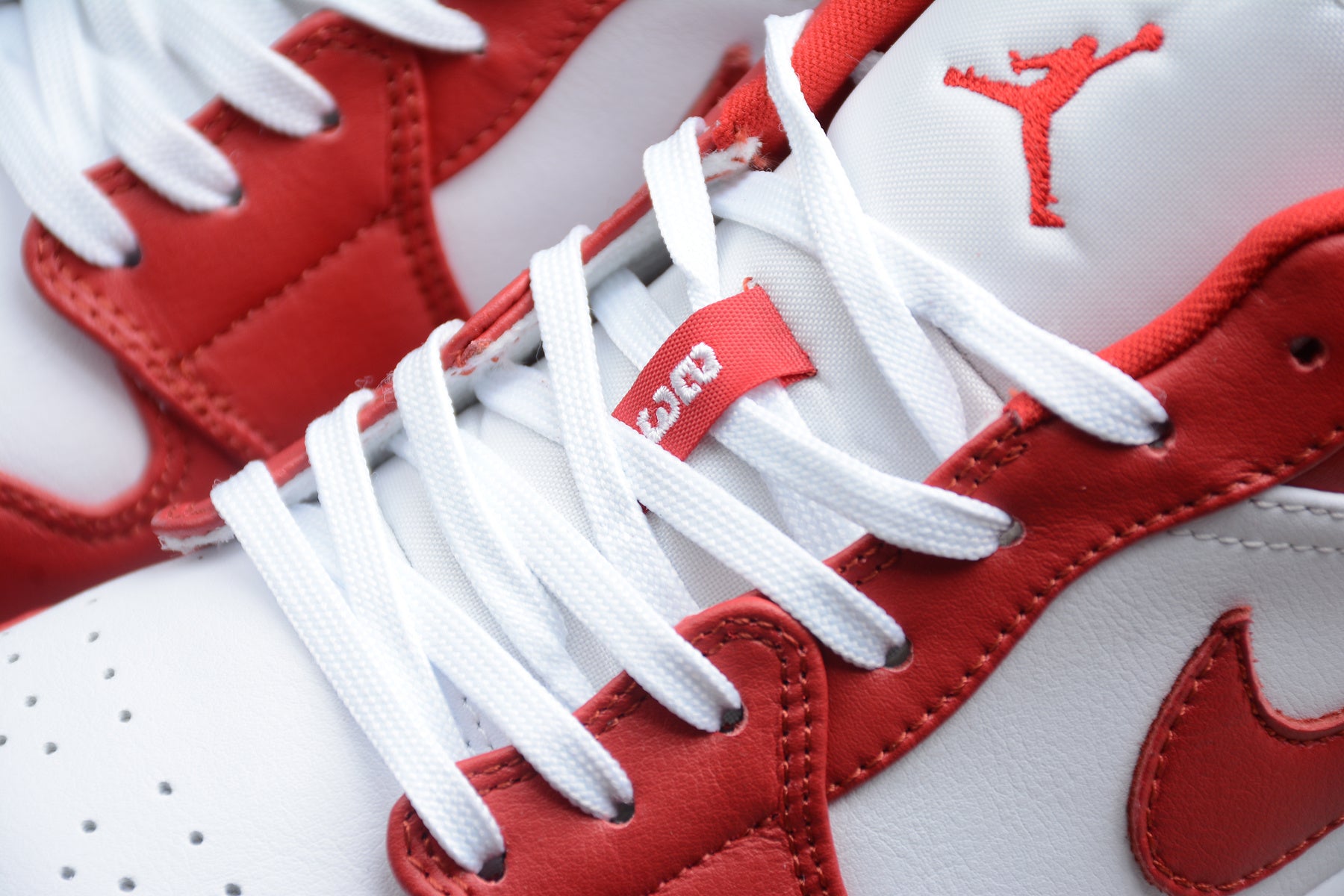 Jordan 1 Low – Rojo / Blanco