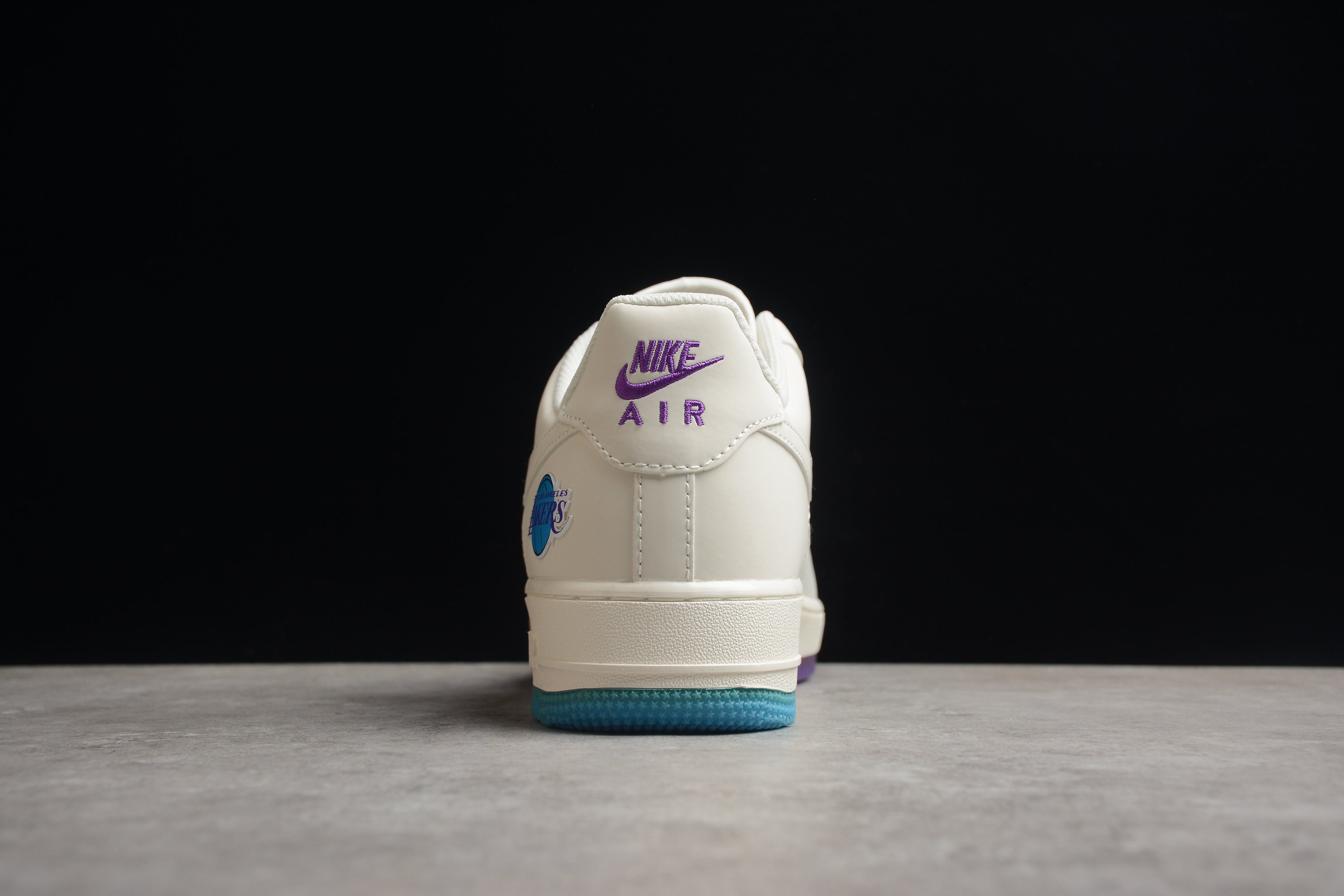 Nike Air Force 1 Low – Blanco / Lila / Azul