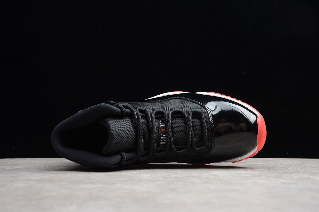 Air Jordan 11 – Negro / Rojo