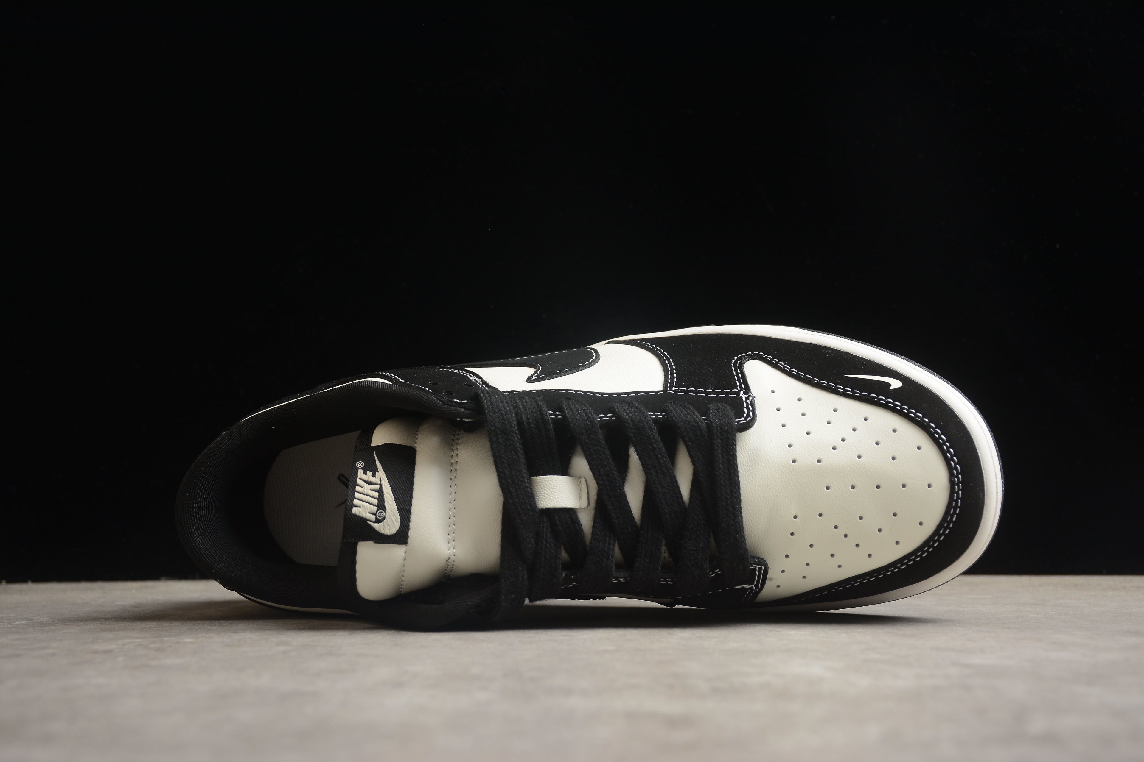 Dunk SB – Negro / Blanco