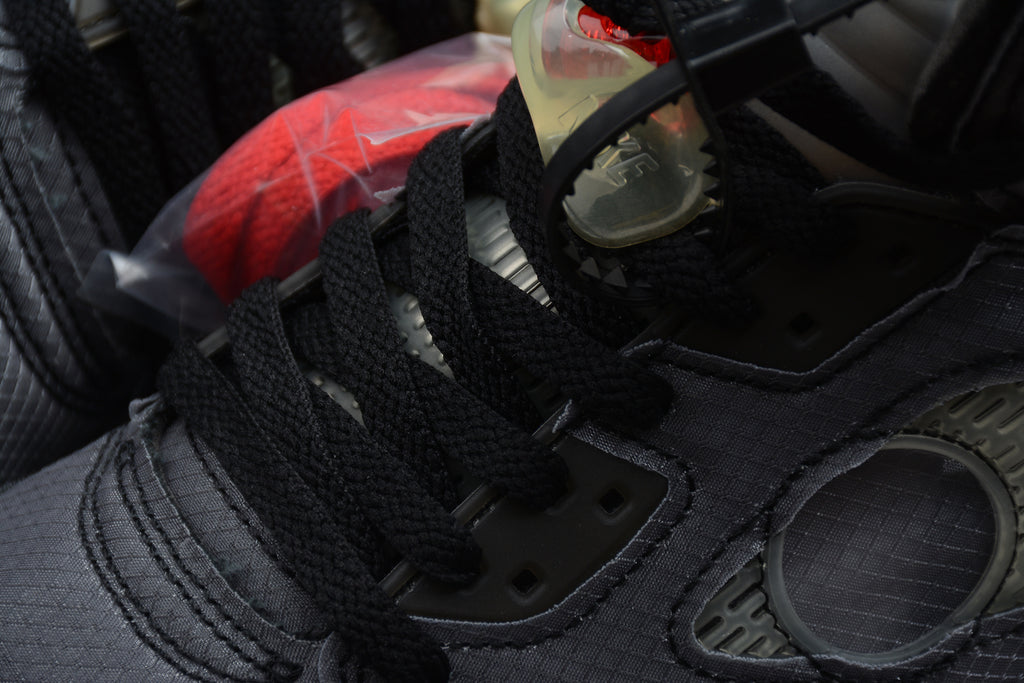 Air Jordan 5 – Gris