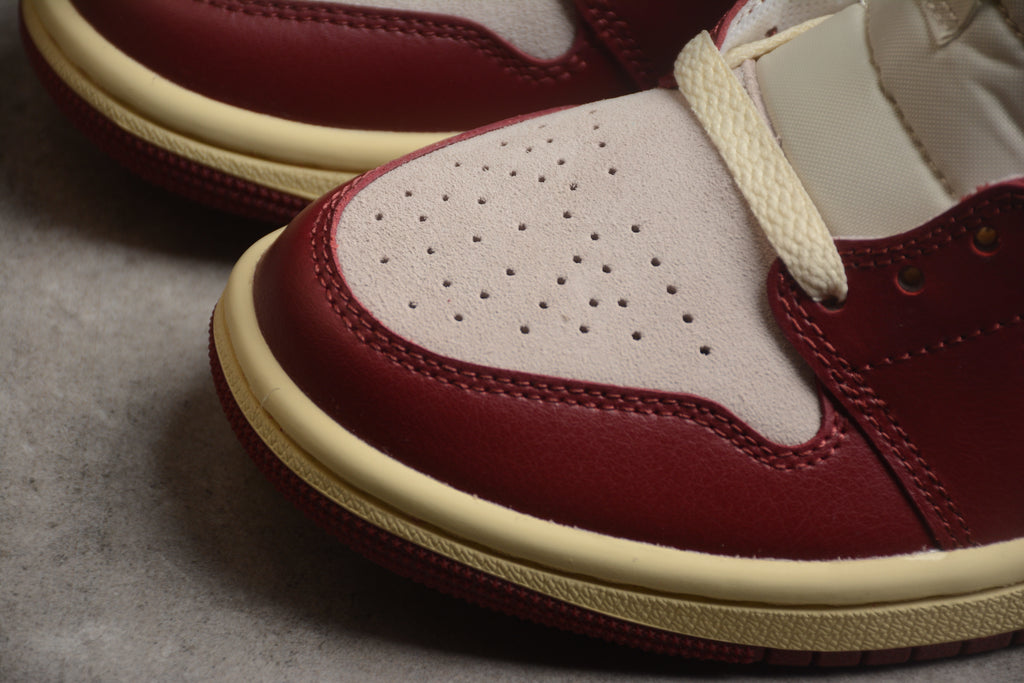 Air Jordan 1 Mid – Rojo / Beige