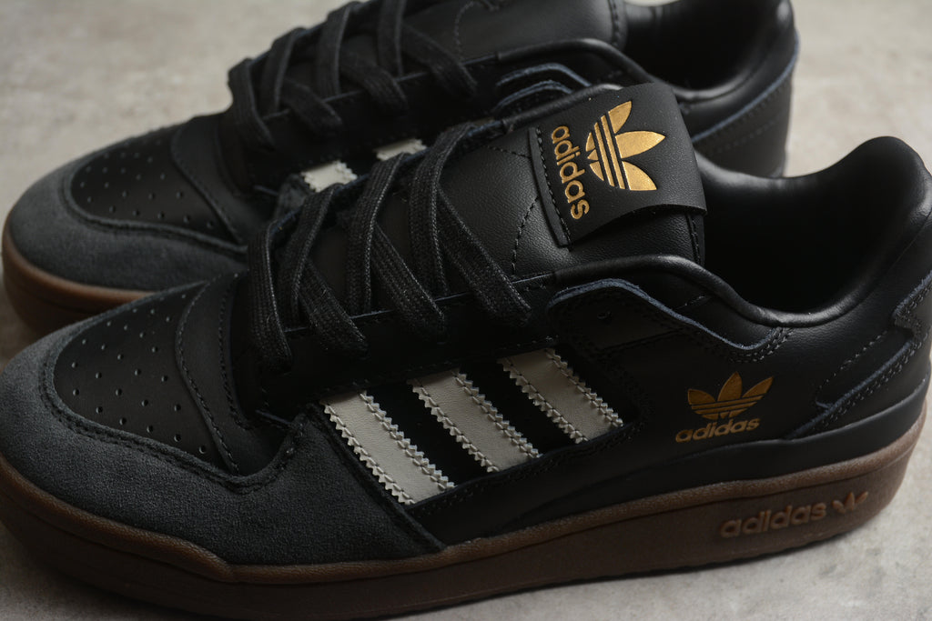 Adidas Forum – Negro / Blanco