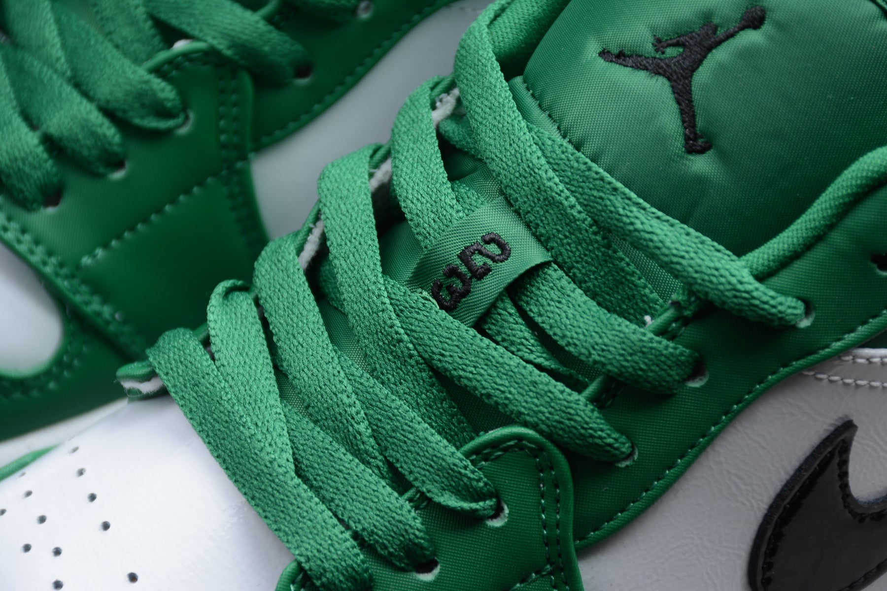 Jordan 1 Low – Verde / Blanco / Negro