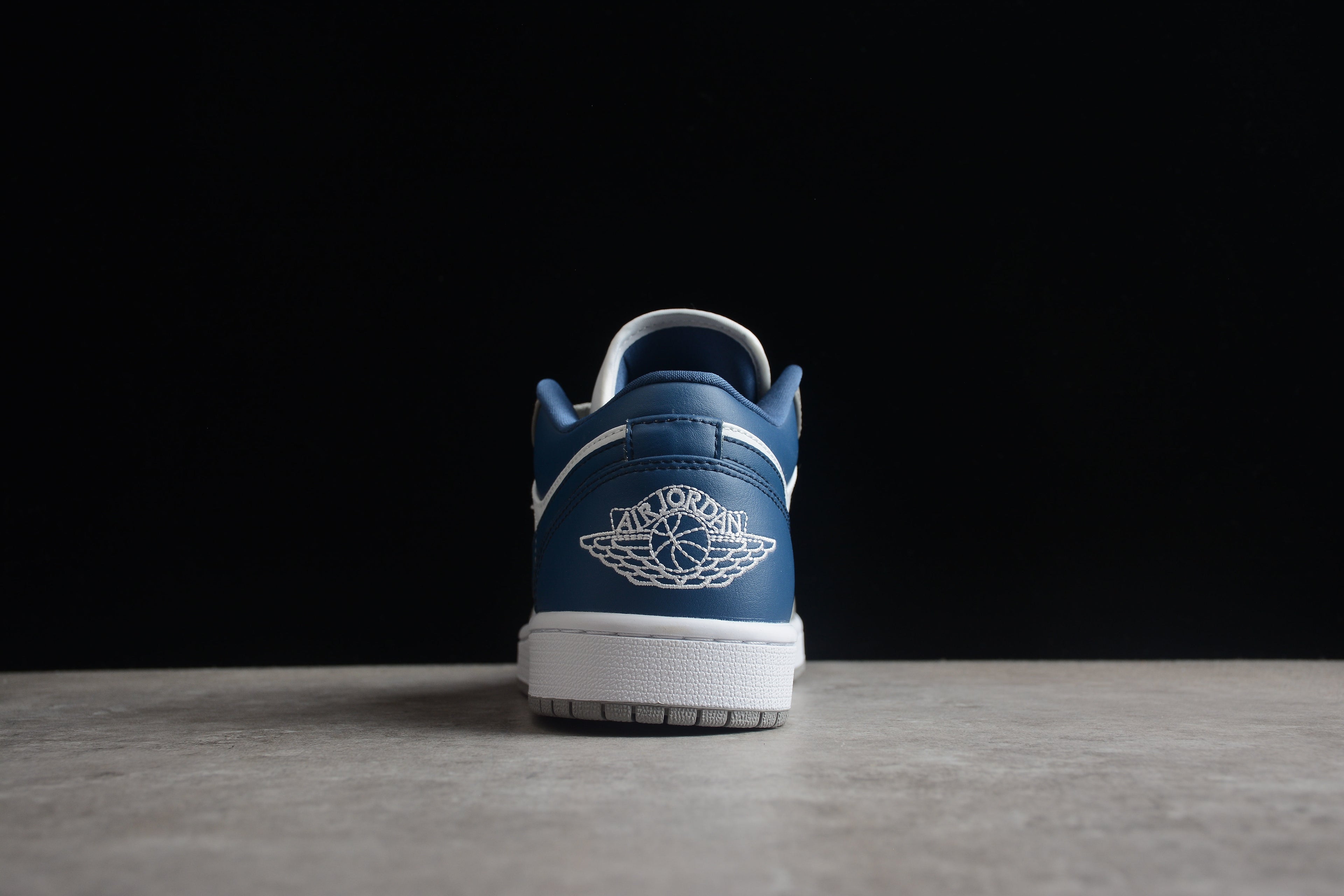 Jordan 1 Low – Gris / Azul / Blanco