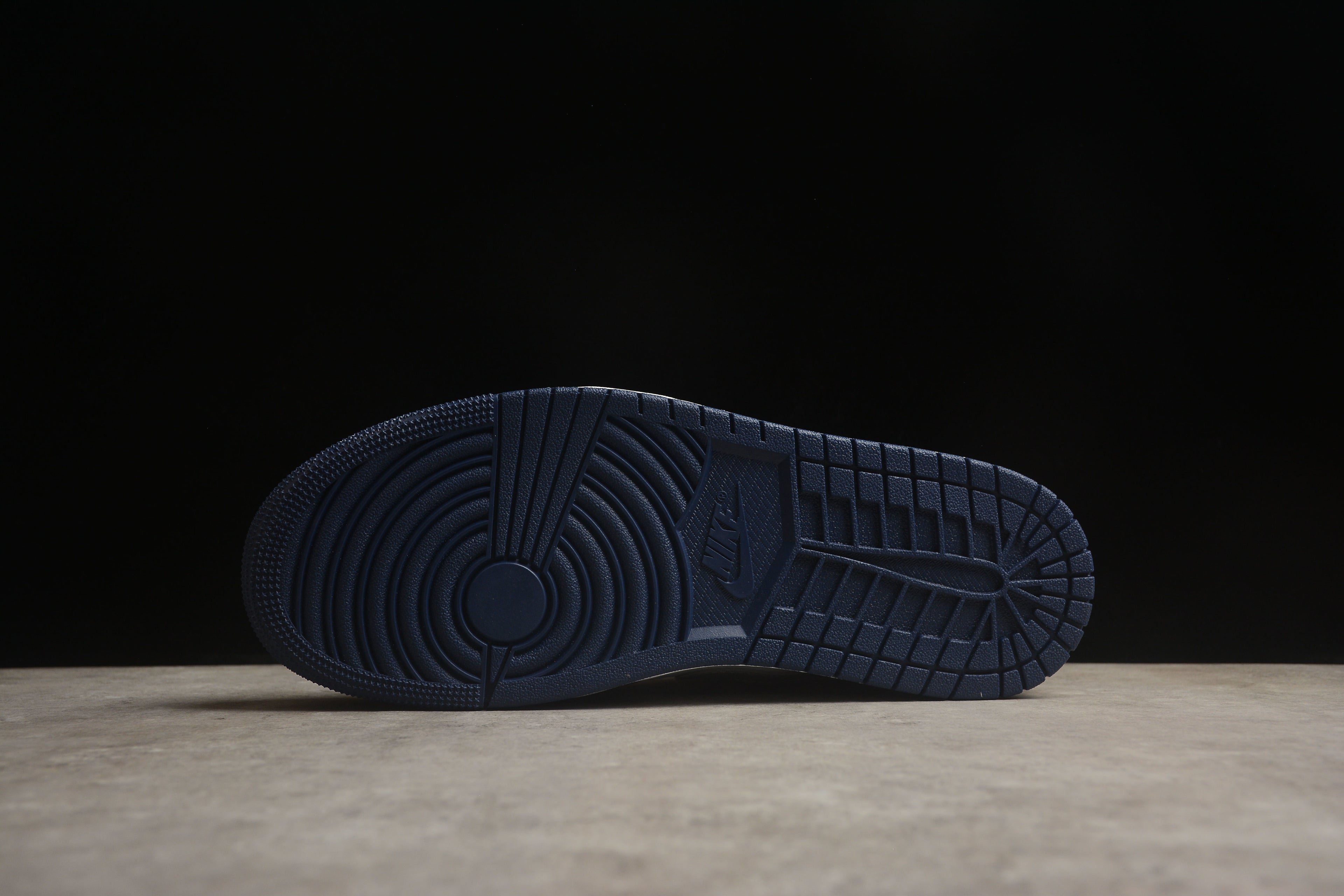 Jordan 1 Low – Azul / Blanco / Gris