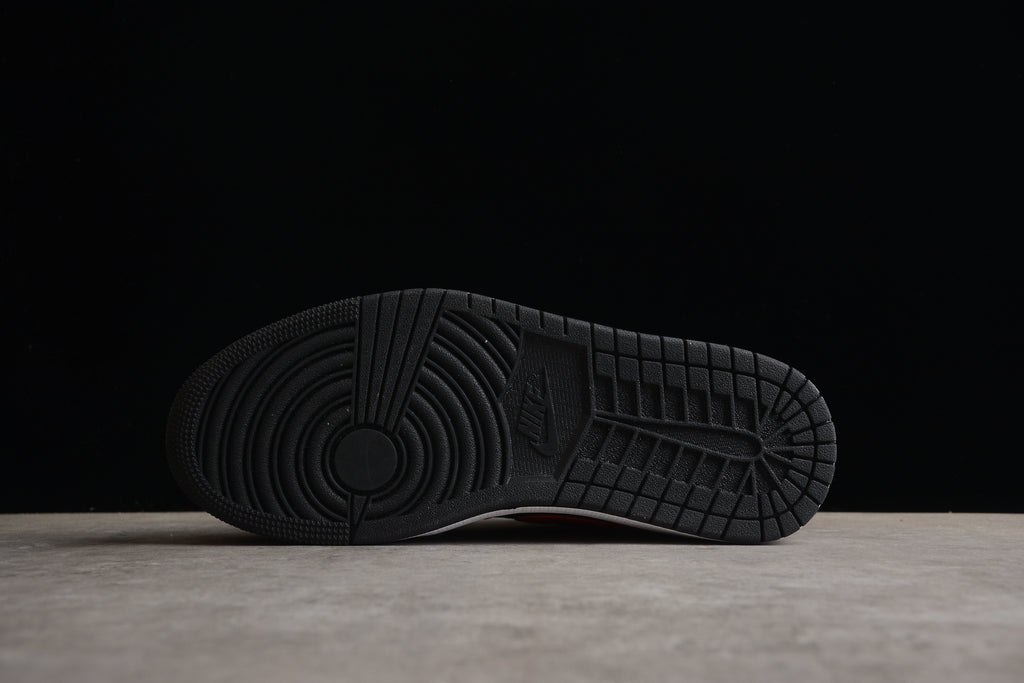 Jordan 1 Low – Negro / Rojo / Blanco