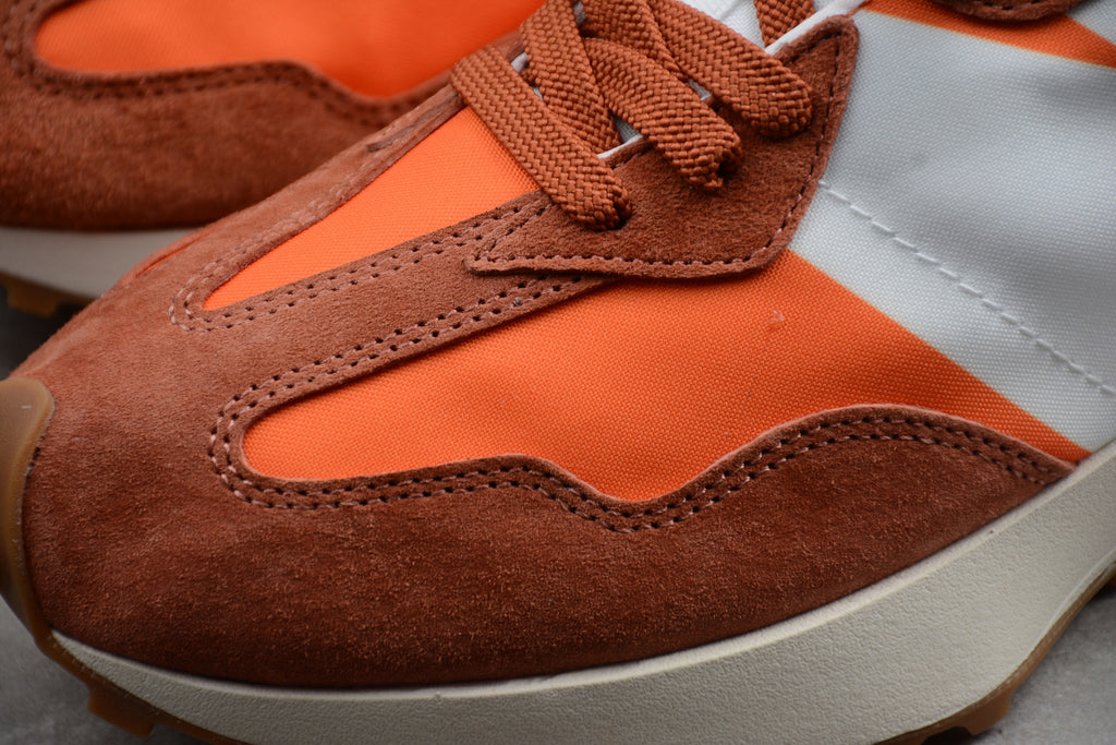 New Balance 327 – Naranja / Gris