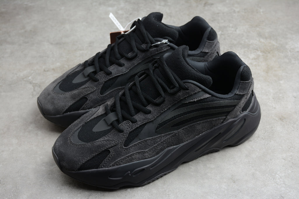 Adidas Yeezy 700 – Gris Oscuro