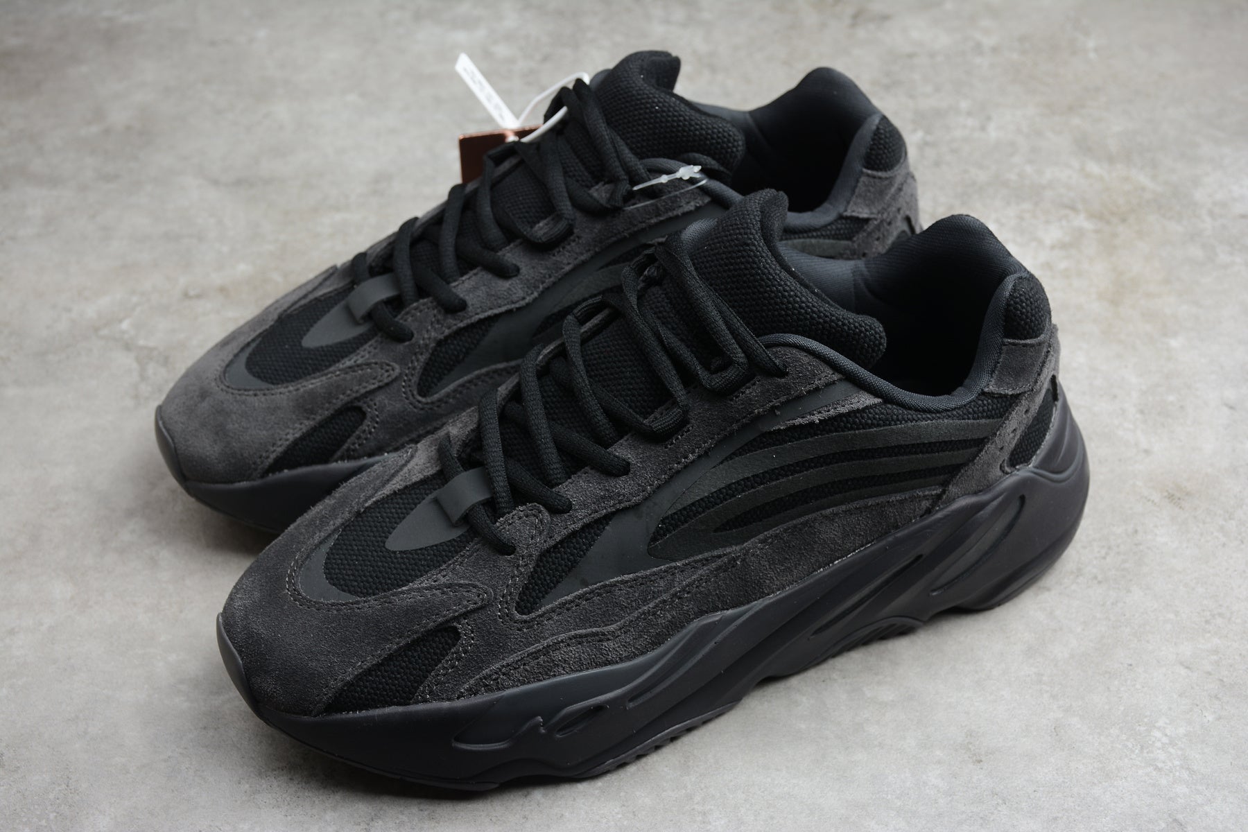 Adidas Yeezy 700 – Gris Oscuro