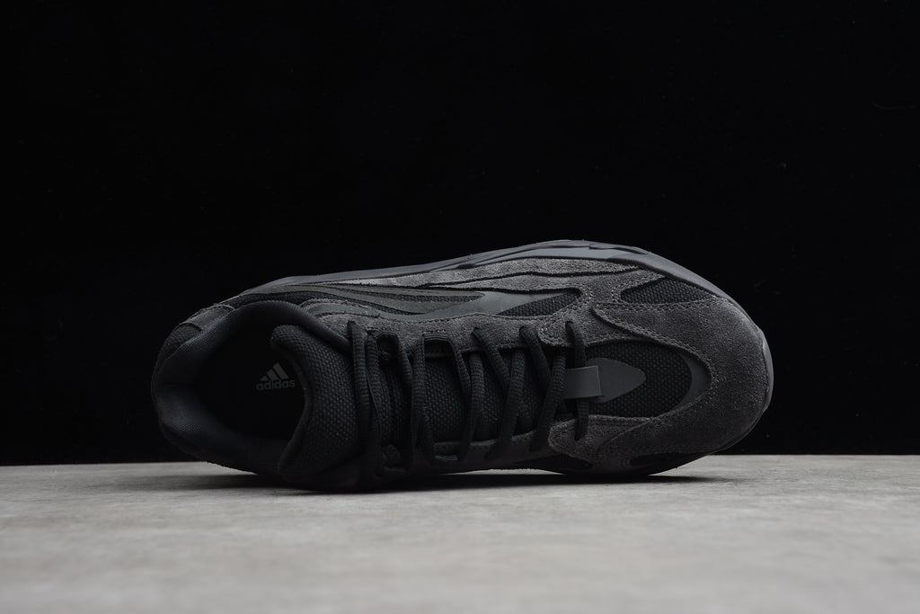 Adidas Yeezy 700 – Gris Oscuro