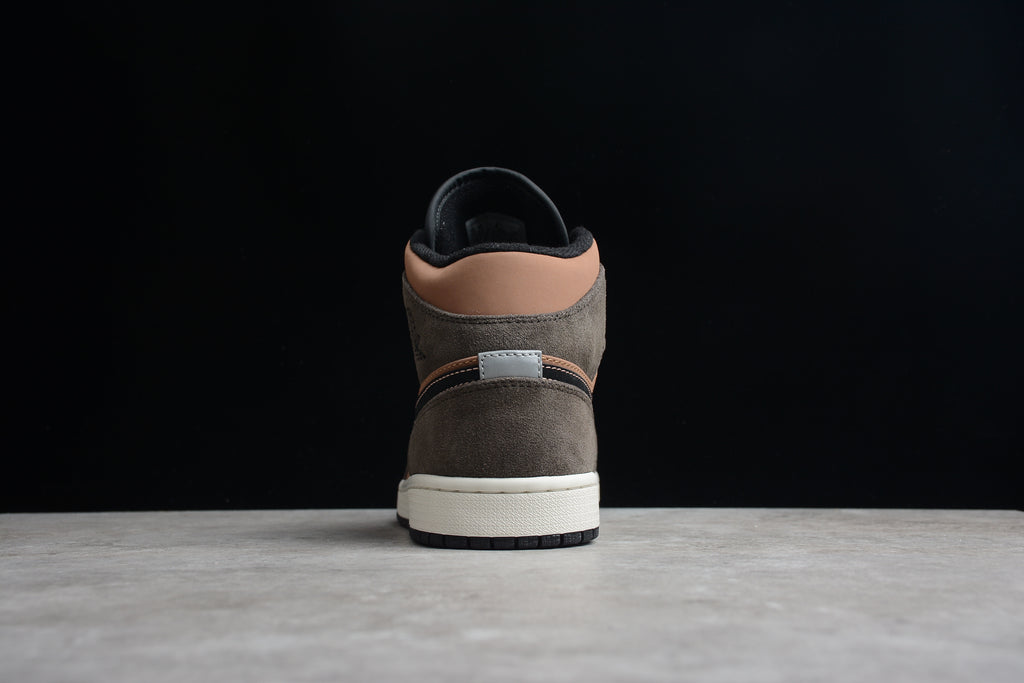 Air Jordan 1 Mid – Marrón