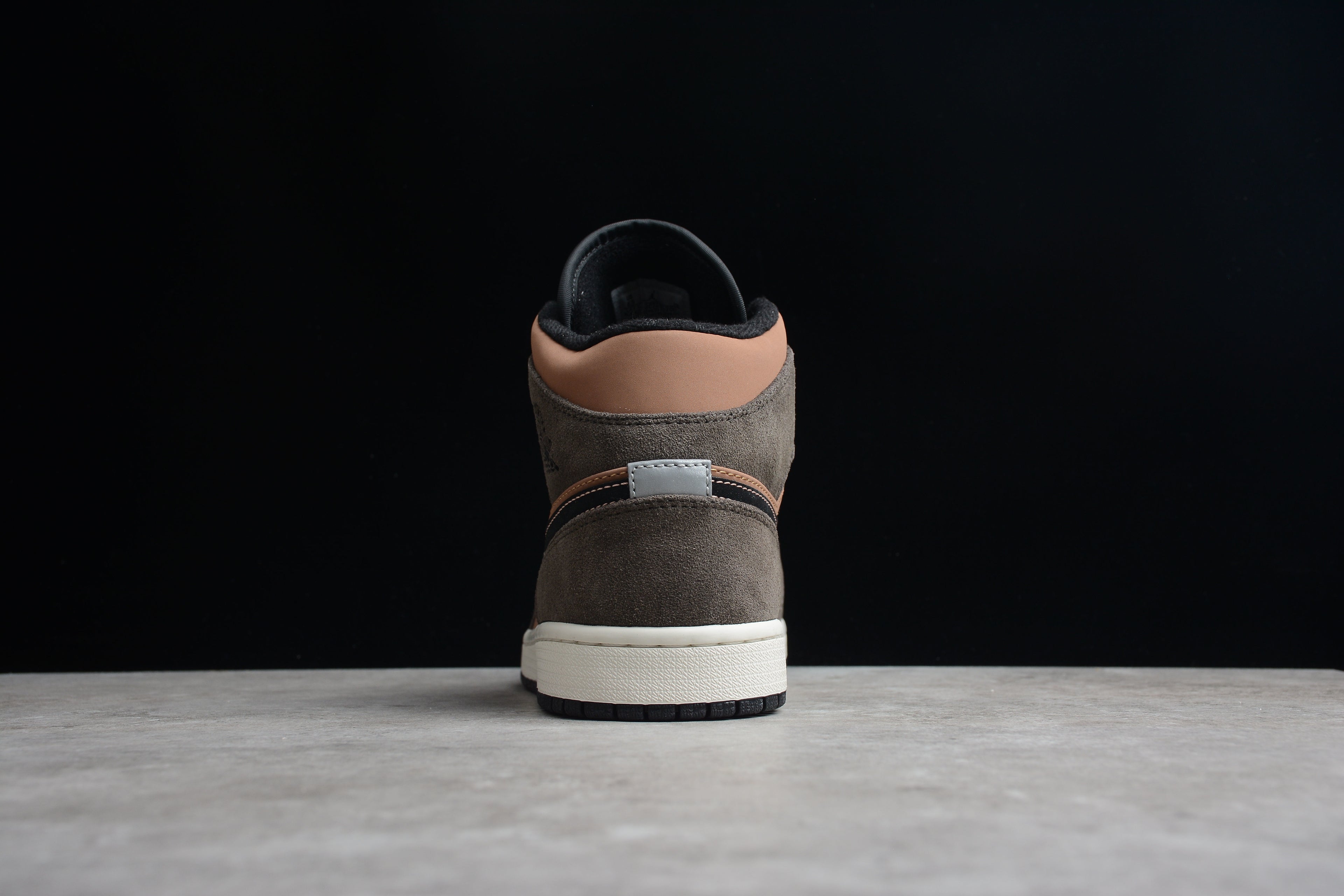Air Jordan 1 Mid – Marrón