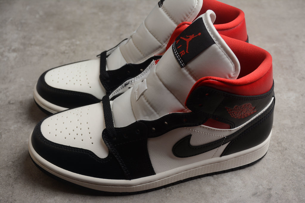 Air Jordan 1 Mid – Negro / Rojo / Blanco