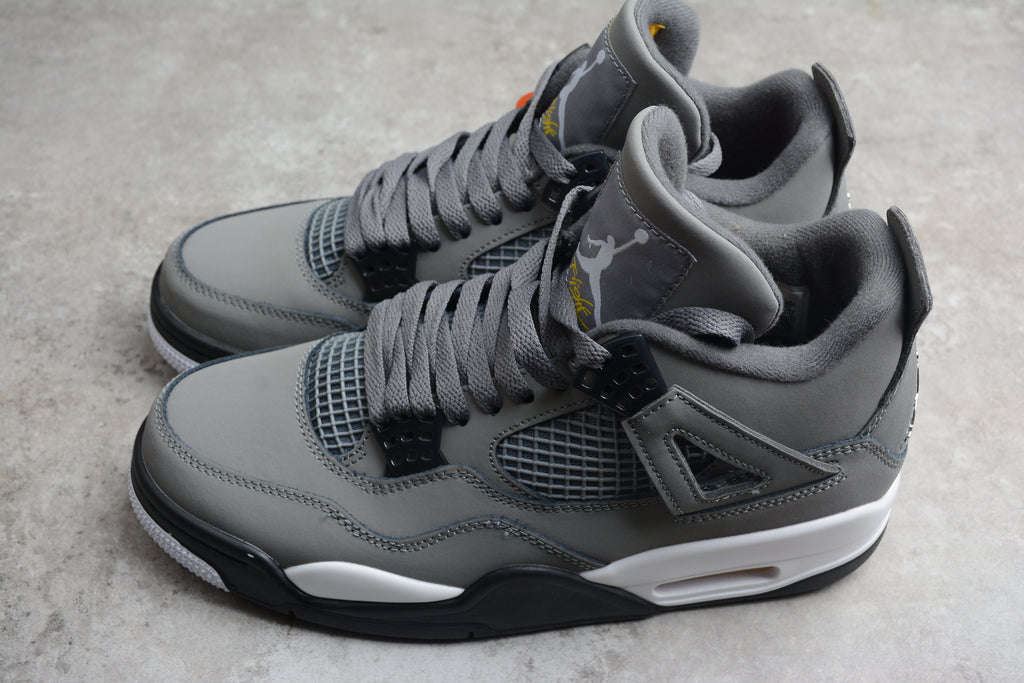 Air Jordan 4 – Gris Claro