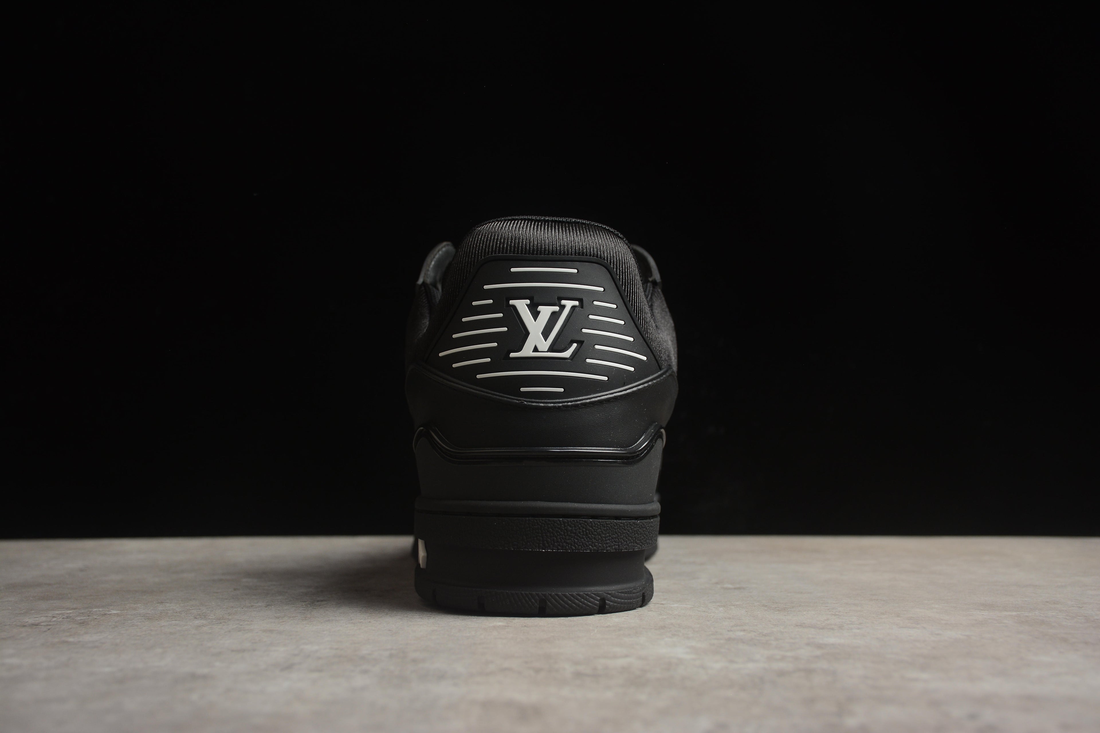 Louis Vuitton Trainer Low – Negro
