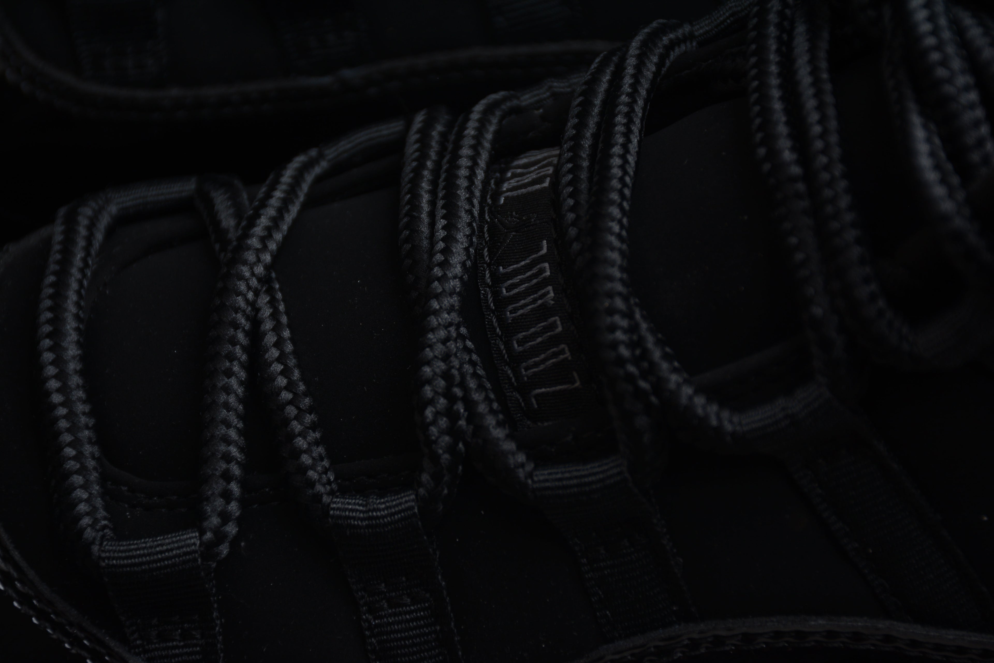 Air Jordan 11 – Negro / Azul