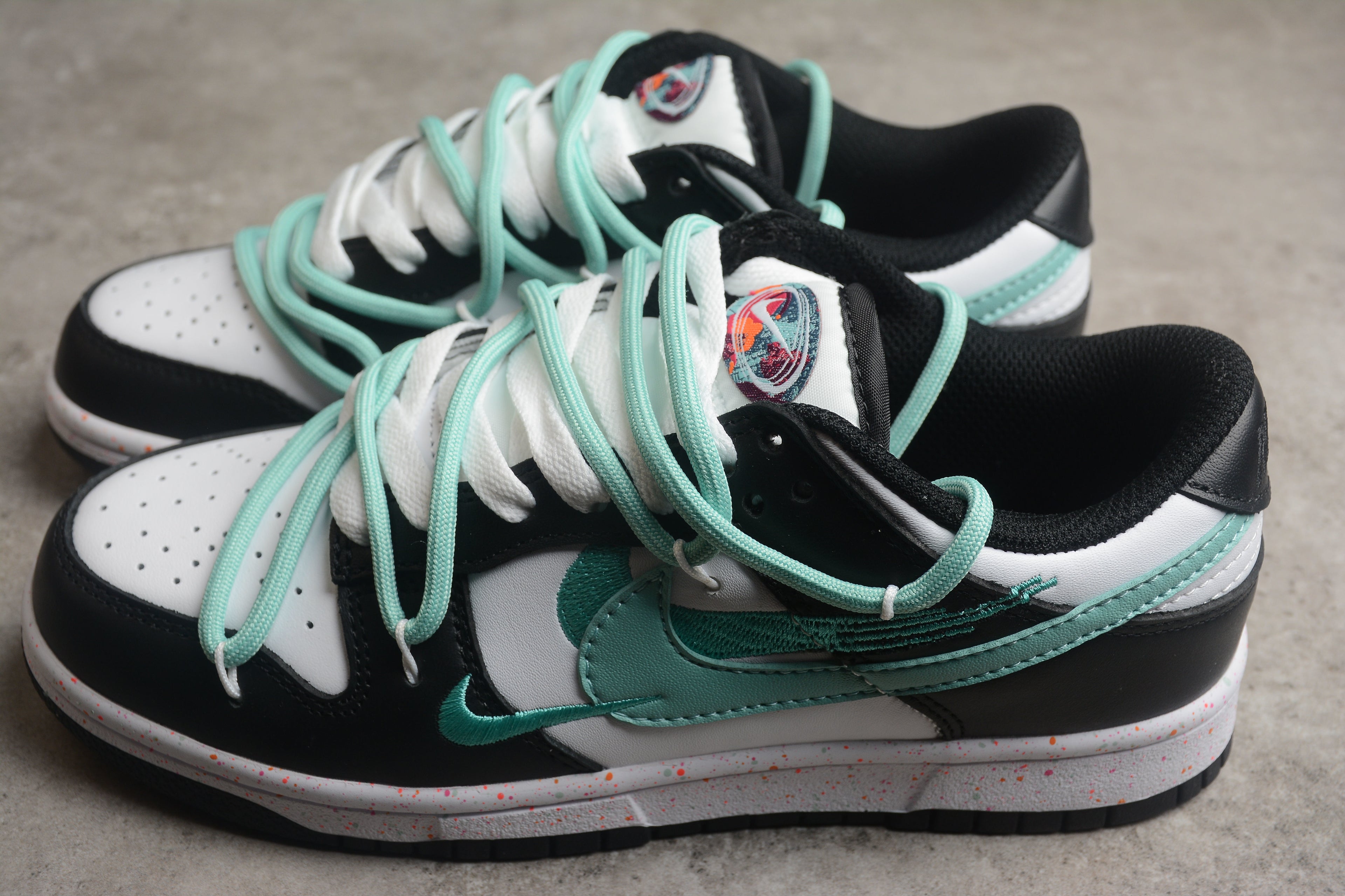 Dunk SB – Negro / Blanco / Turquesa