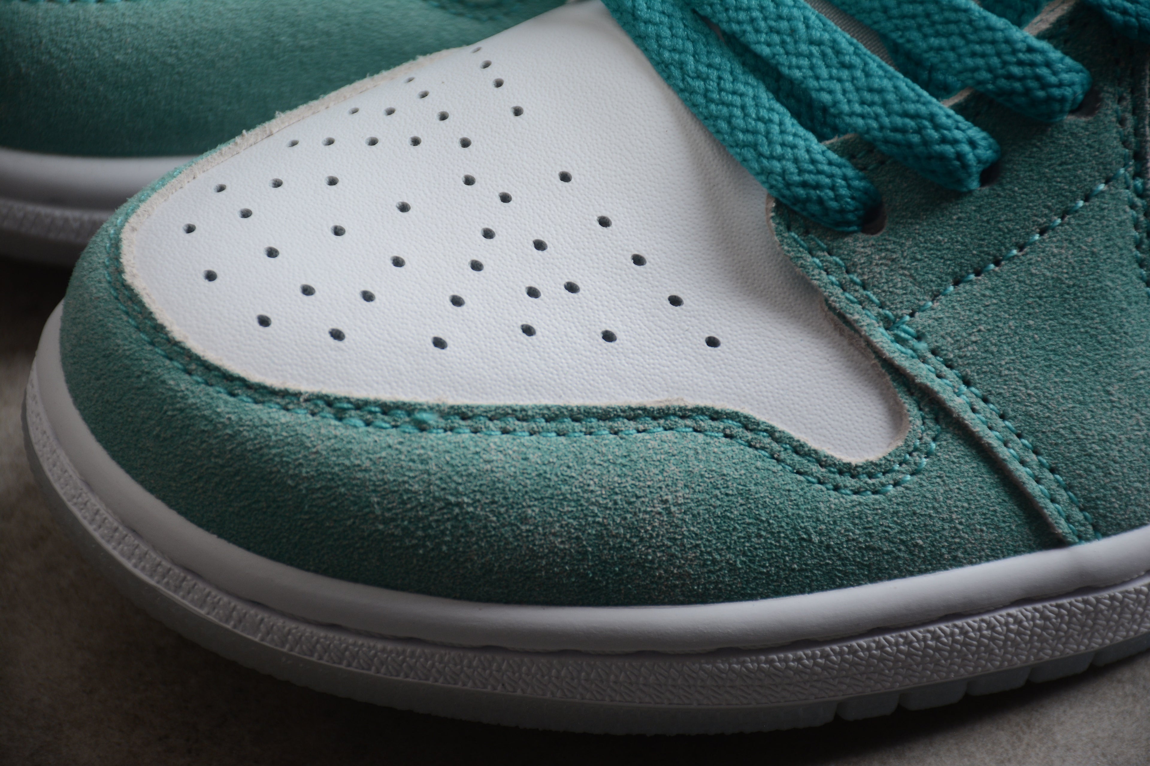 Jordan 1 Low – Turquesa Claro / Blanco