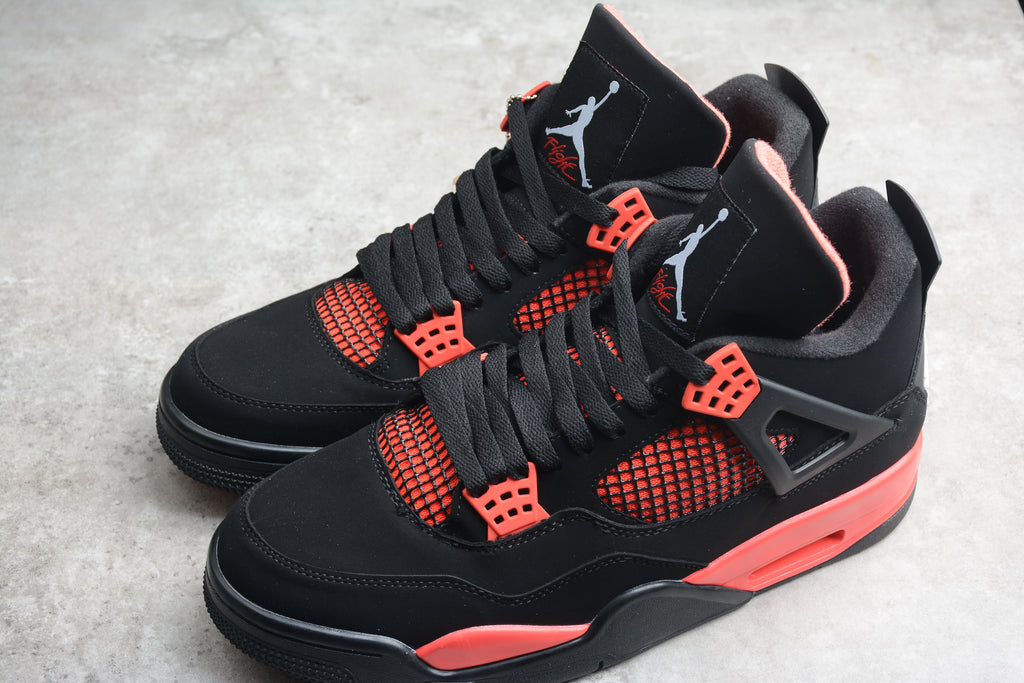 Air Jordan 4 – Negro / Rojo