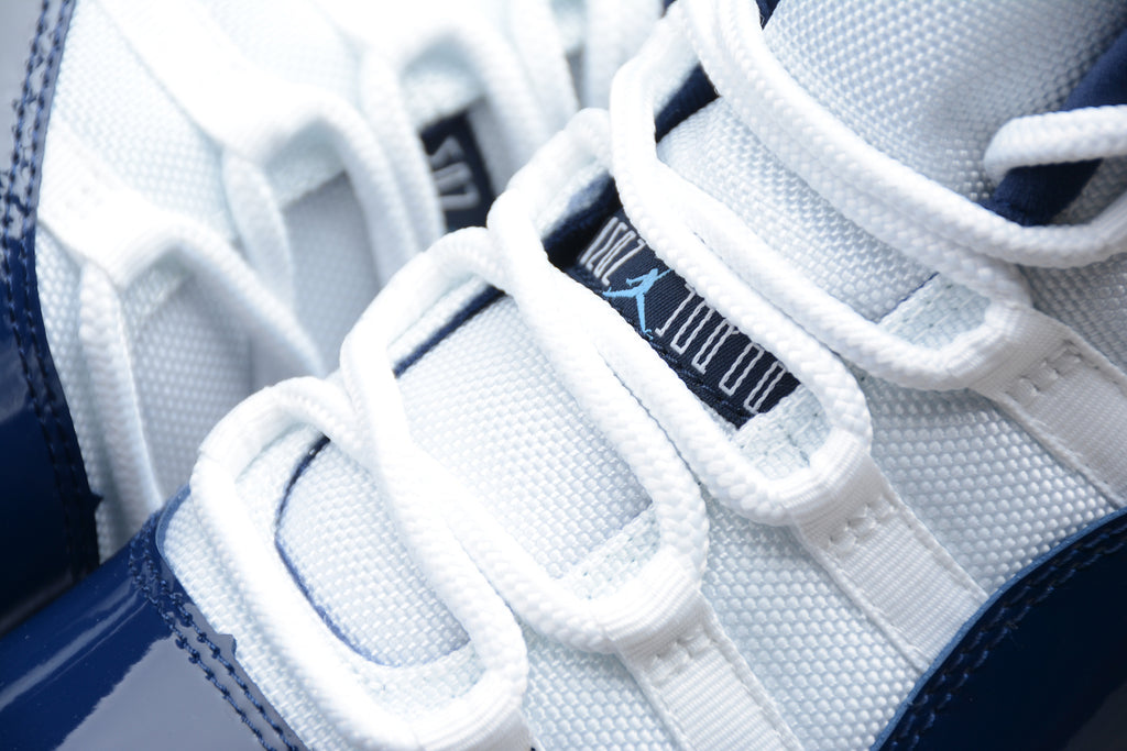 Air Jordan 11 – Azul / Blanco