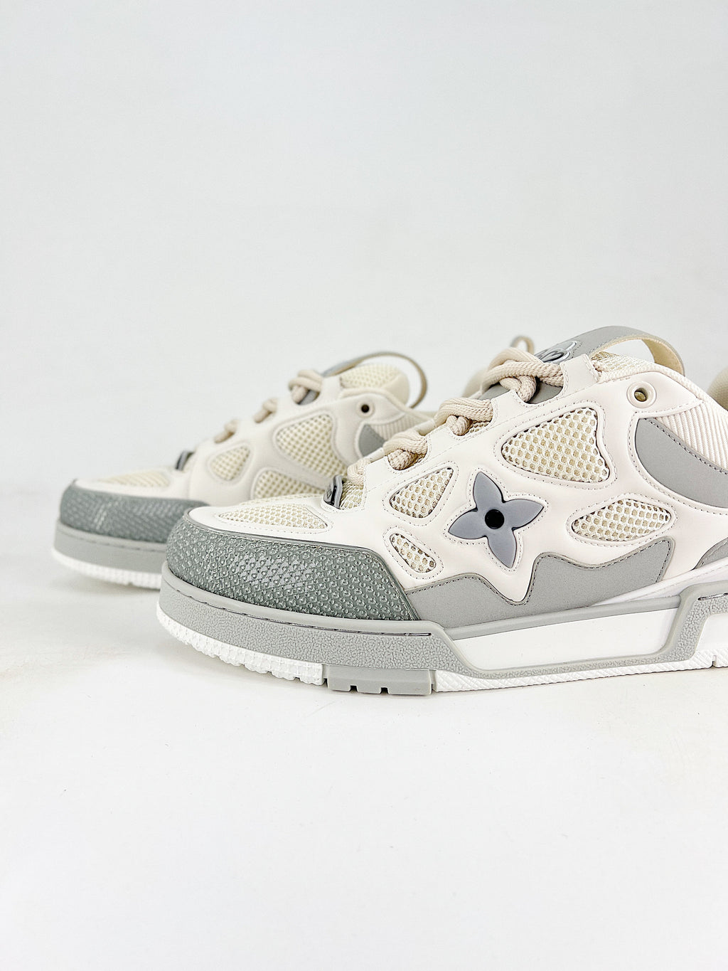 Louis Vuitton Skate – Monogram Gris / Beige