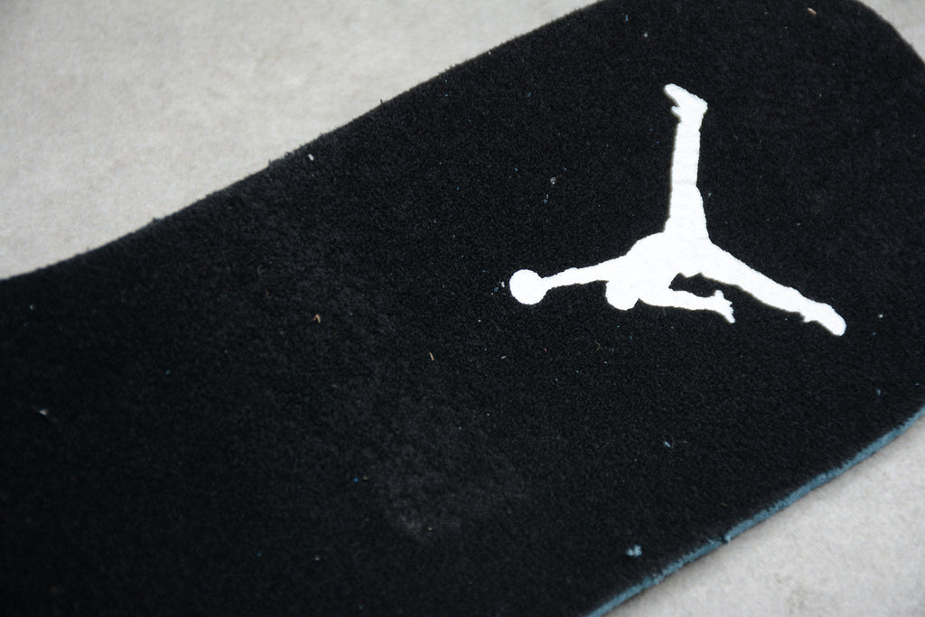 Air Jordan 1 Mid – Blanco / Negro