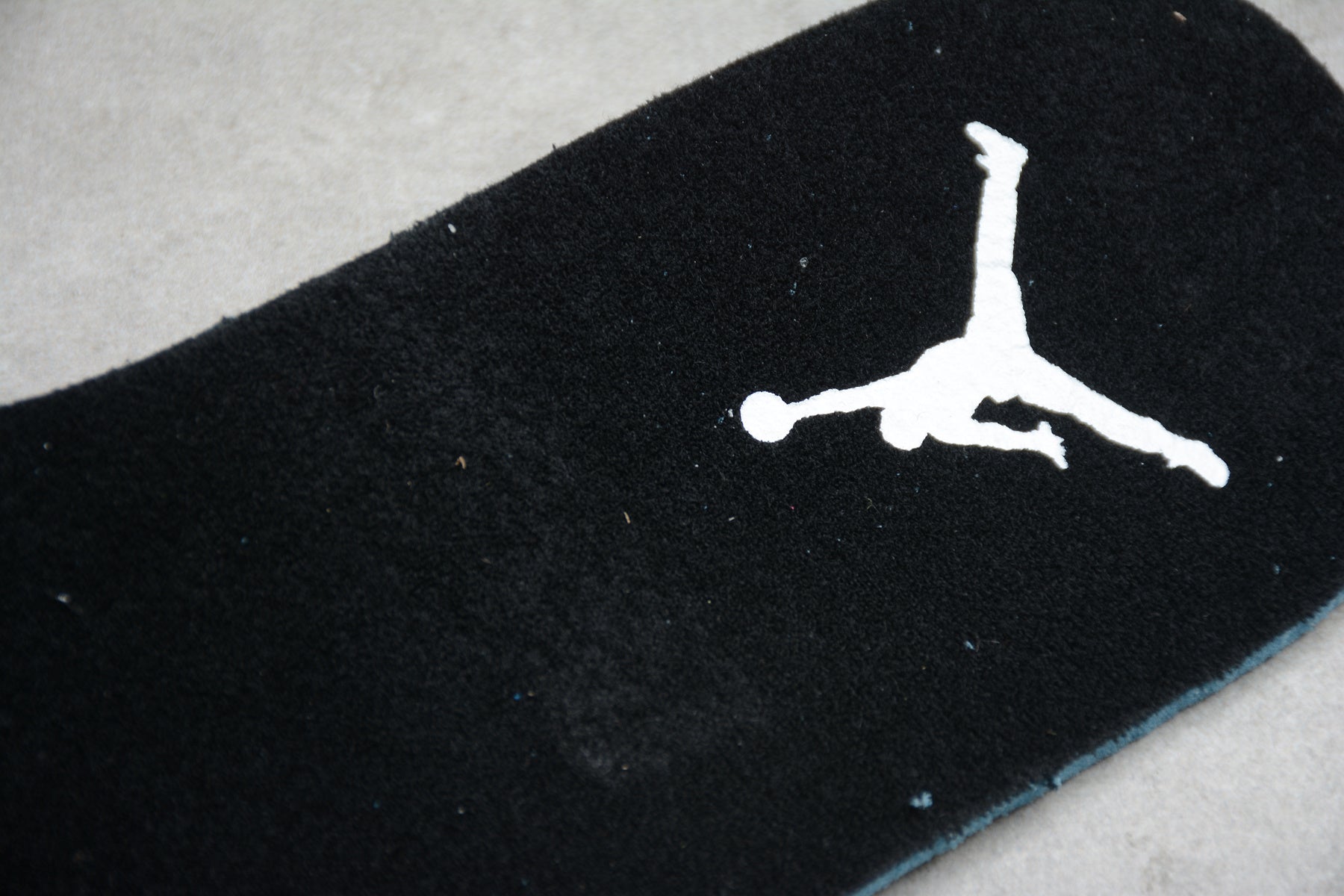 Air Jordan 1 Mid – Blanco / Negro