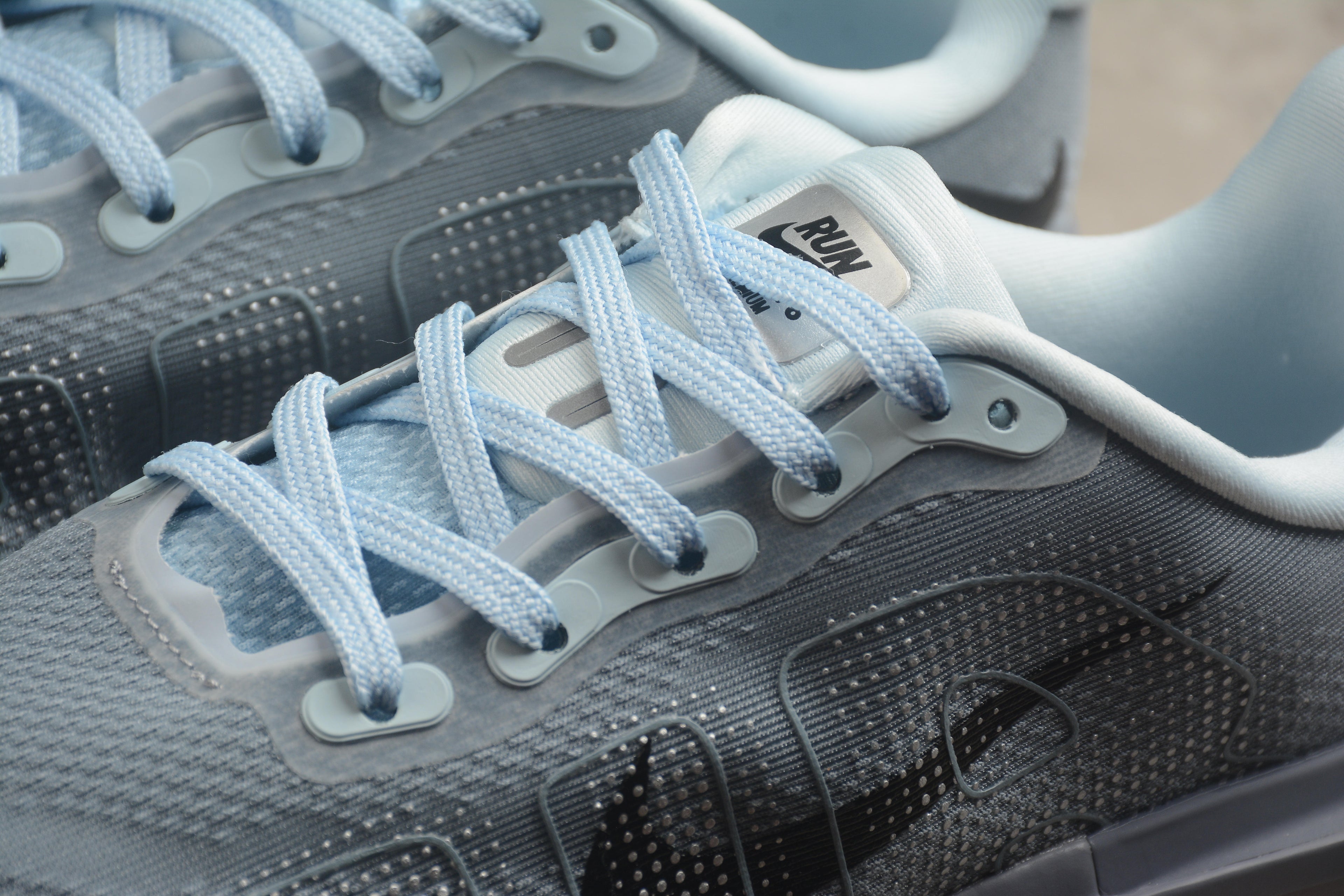 Vomero Premium – Gris