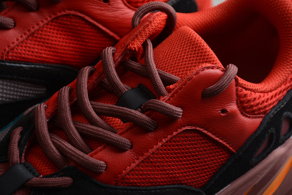 Adidas Yeezy 700 – Rojo