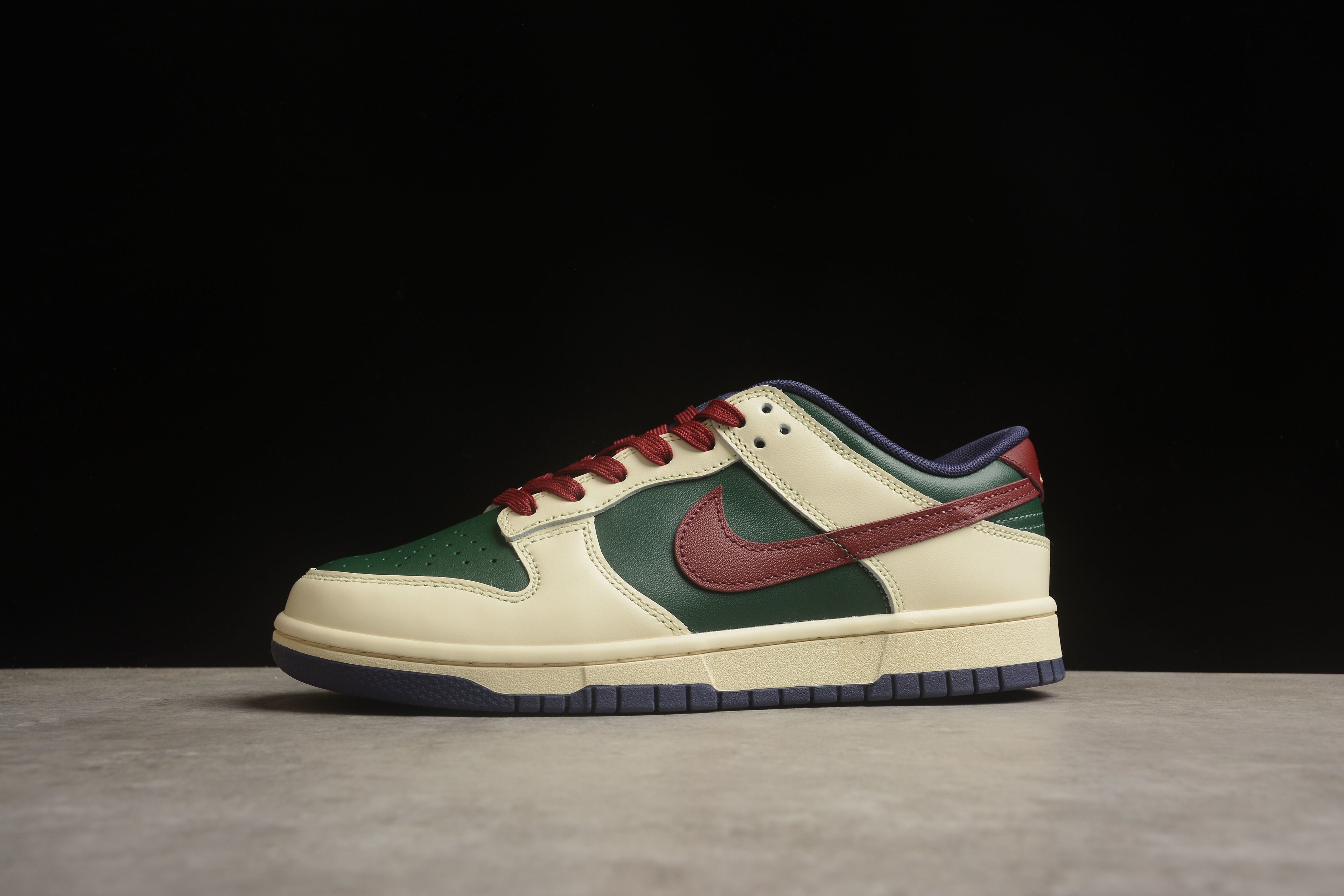 Dunk SB – Beigie / Verde / Granate
