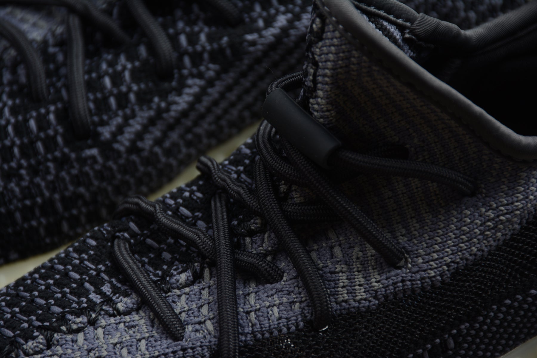 Adidas Yeezy 350 – Negro / Beige