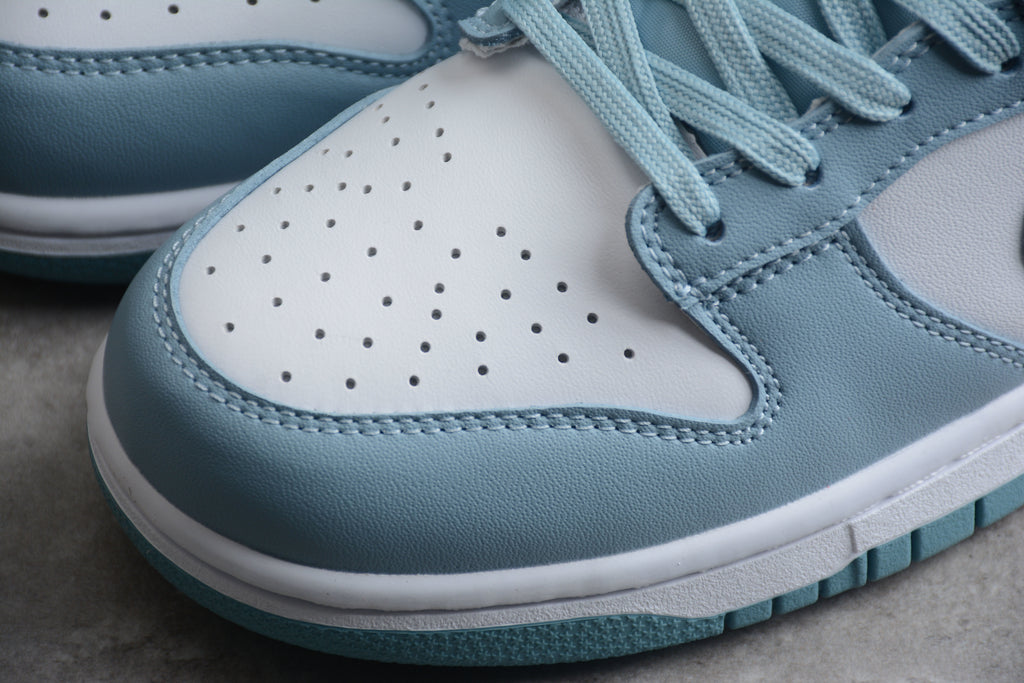 Dunk SB – Azul Claro / Blanco