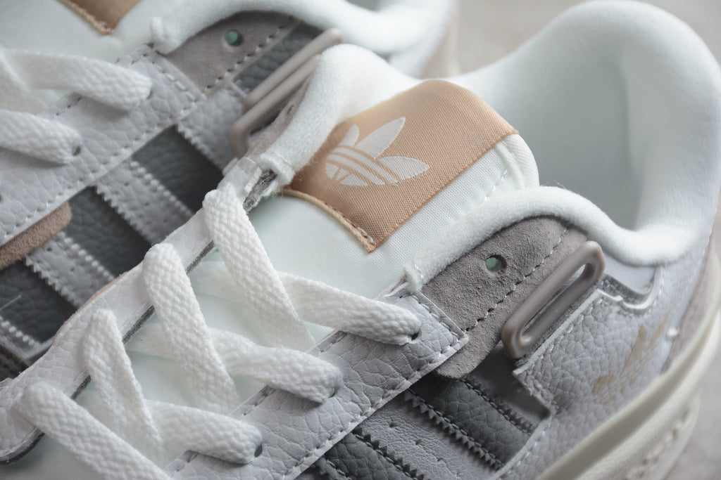 Adidas Forum – Blanco / Gris