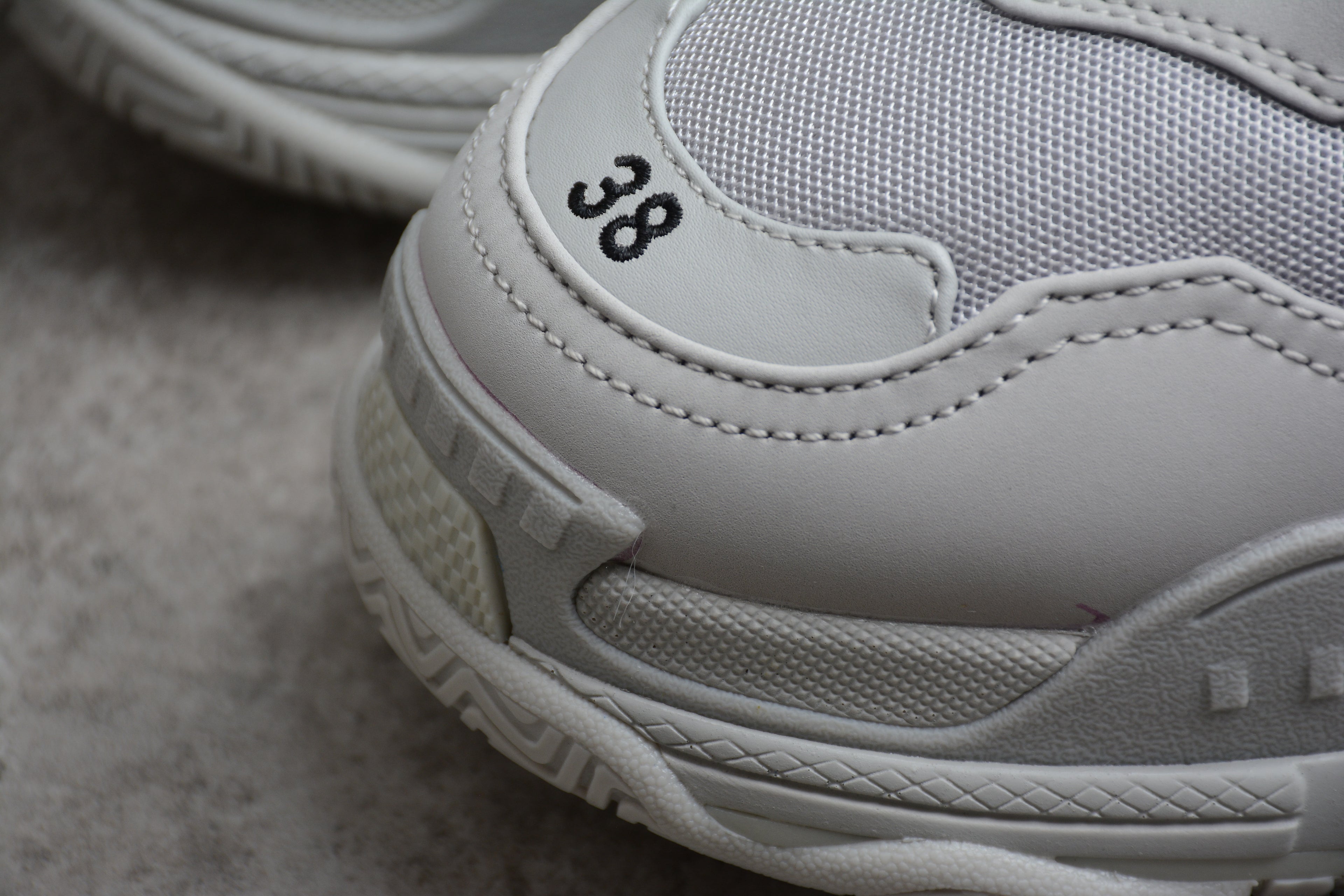 Balenciaga Triple S – Gris