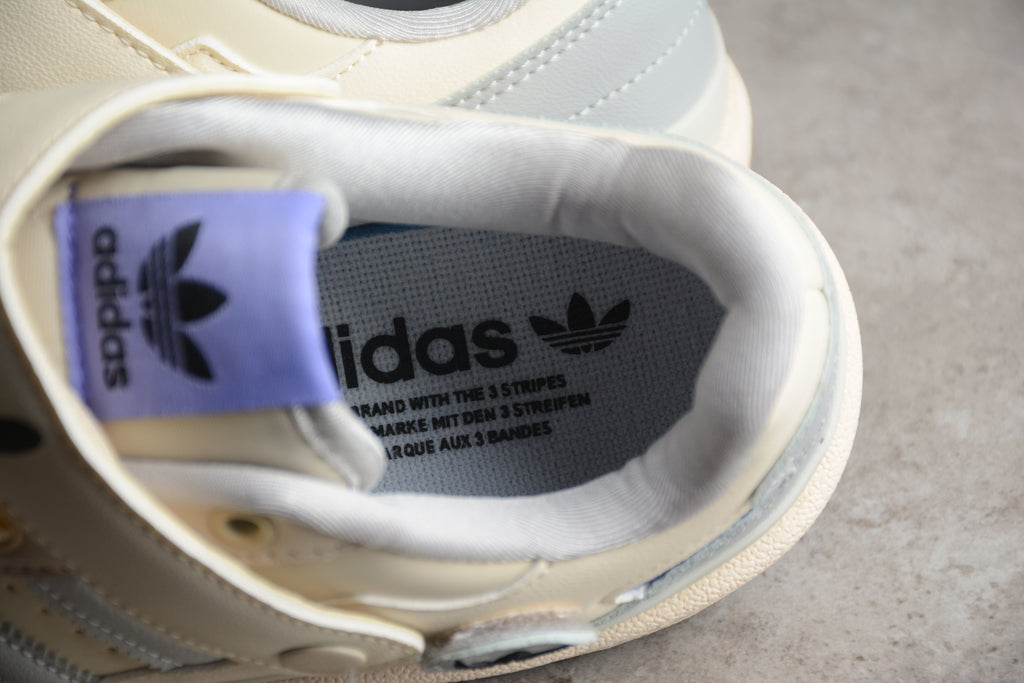 Adidas Forum – Beige con Detalles Azules