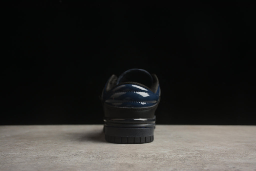 Dunk SB – Negro / Azul Oscuro