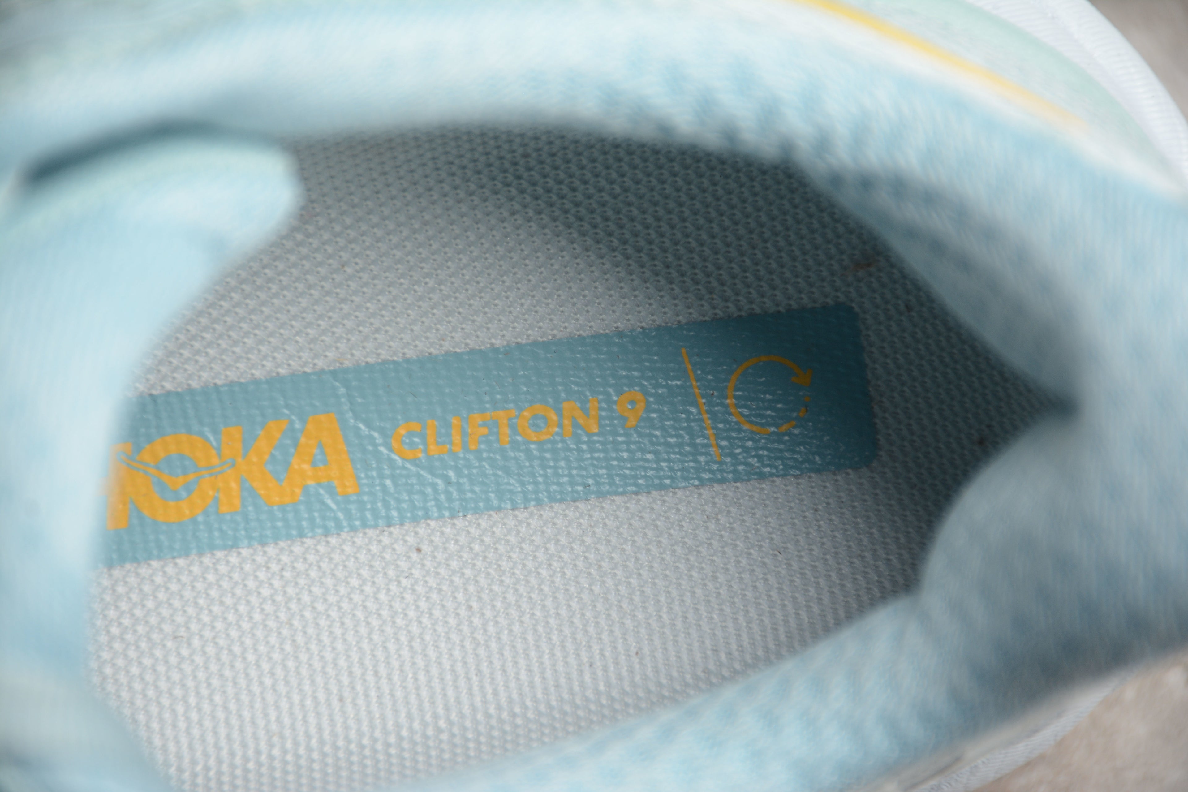 Hoka Clifton 9 – Azul