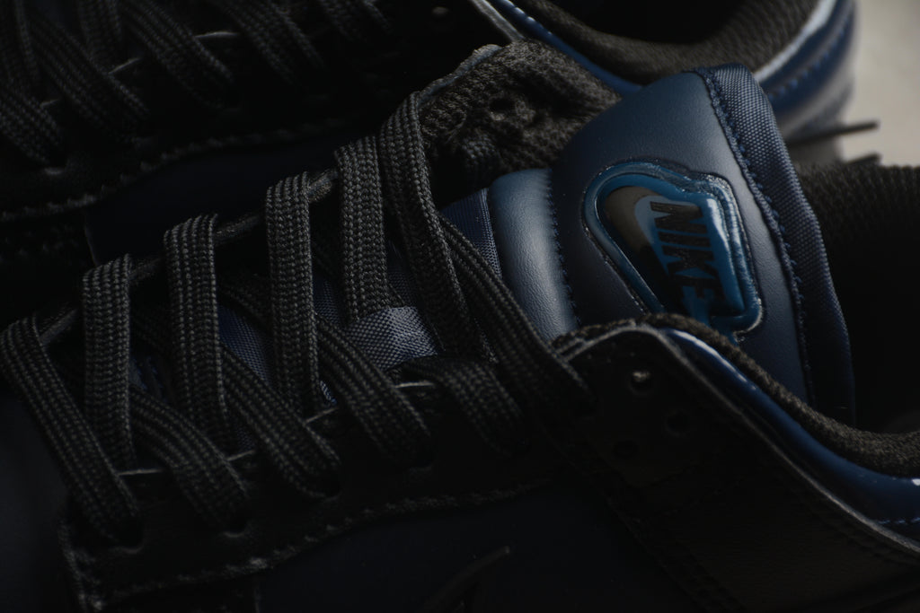 Dunk SB – Negro / Azul Oscuro
